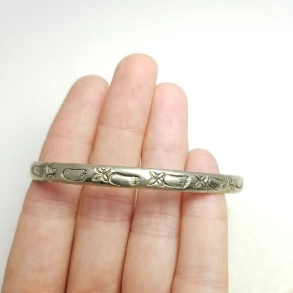 Vintage Silver Tone Hammered Floral Design Bangle Bracelet, Skinny Stacking - Picture 8 of 8